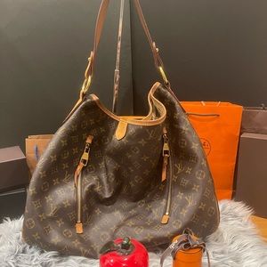 NOT FOR SALE 💯 % AUTHENTIC LARGE LOUIS VUITTON monogram shoulder bag